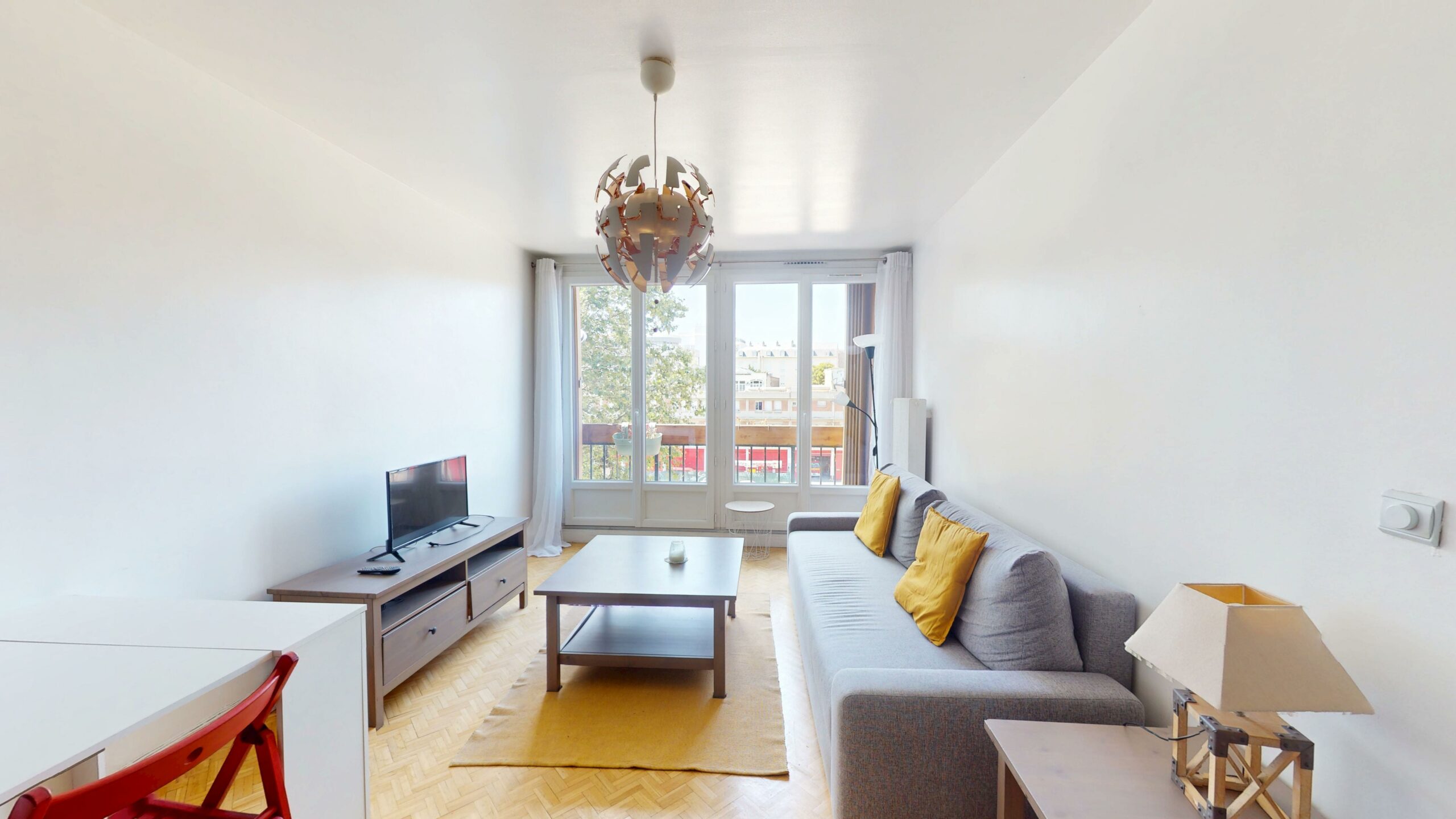 Séjour lumineux — appartement 2 pièces 43 m², quai de Jemmapes, Paris 10e