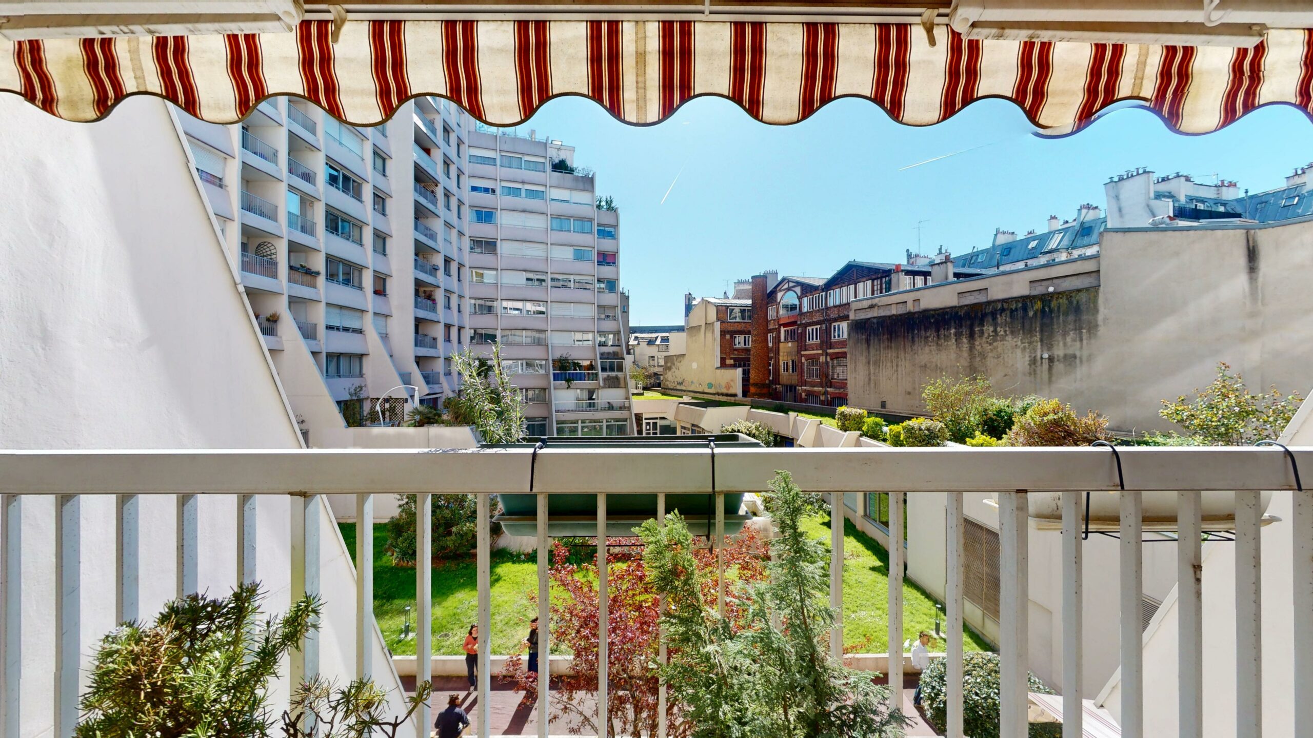 Espaces extérieurs de la résidence — appartement 4 pièces 92 m², rue de l'Aqueduc, Paris 10e