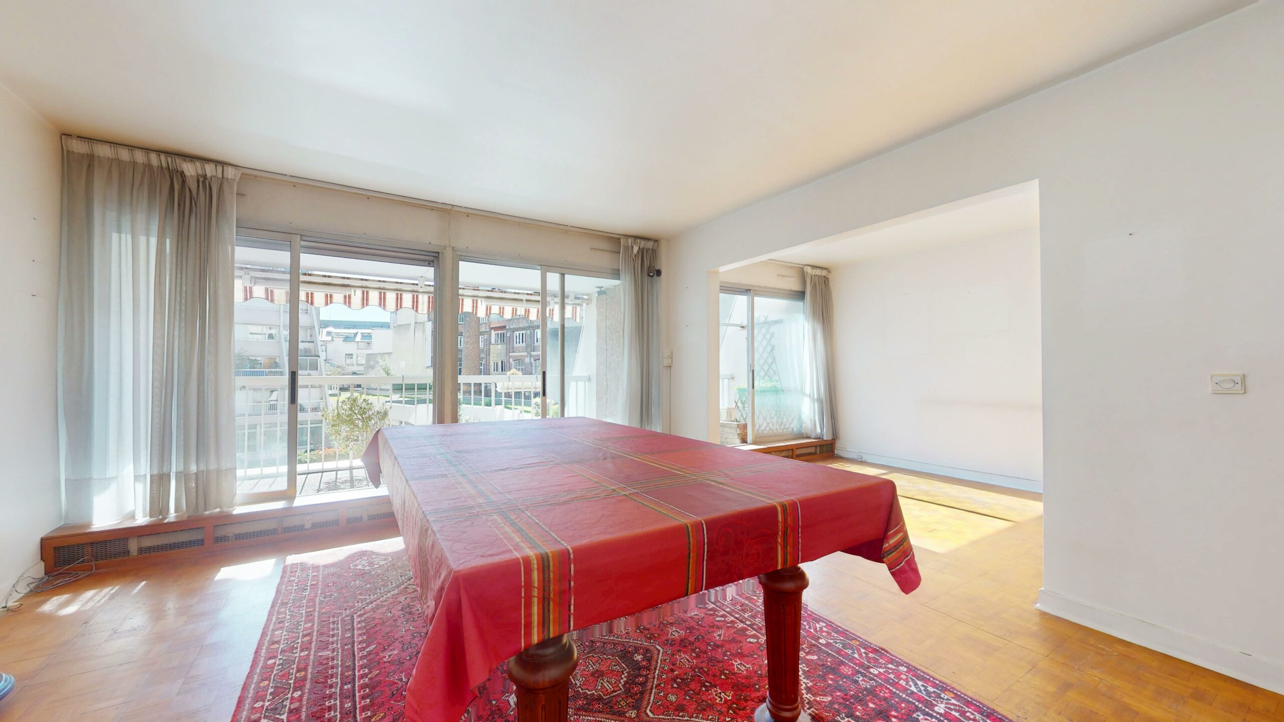 Double séjour de 32 m² exposé Sud-Ouest — appartement 4 pièces 92 m², rue de l'Aqueduc, Paris 10e