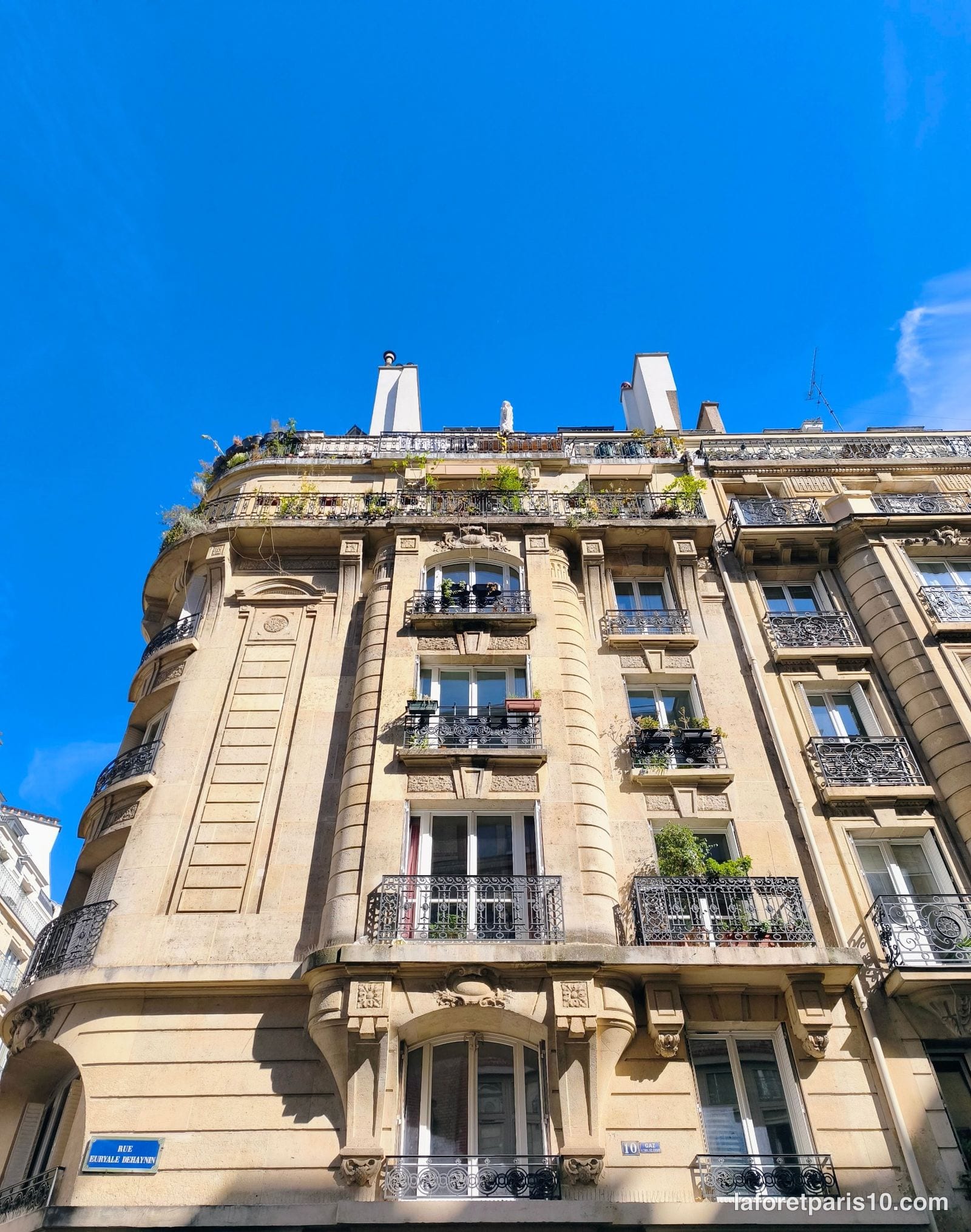 You are currently viewing 10 rue Euryale-Dehaynin, Paris 19e — immeuble d&rsquo;angle de 1905