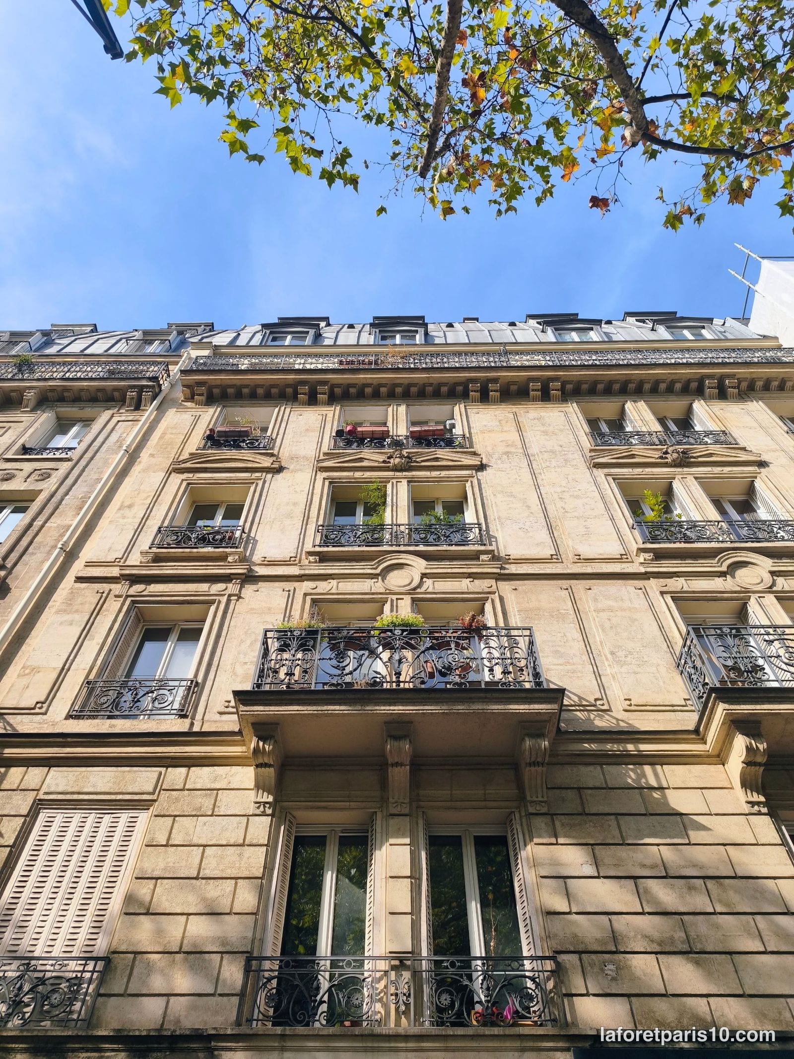 You are currently viewing 17 avenue Jean Jaurès, Paris 19e — immeuble de 1890 ravalé en 2023