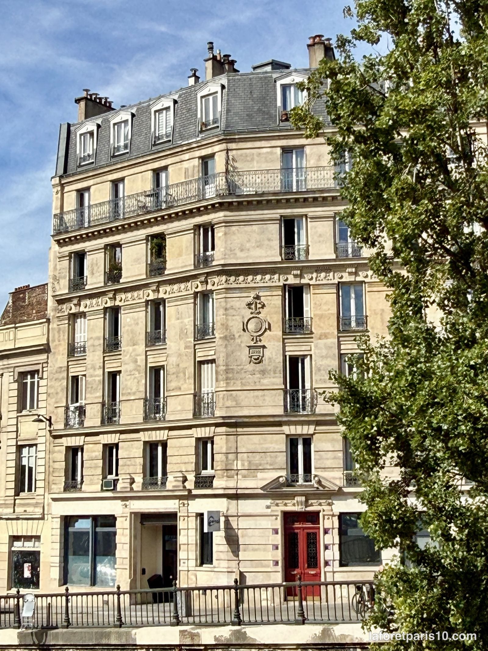 You are currently viewing 173 quai de Valmy, Paris 10e — immeuble de 1892 sur le canal Saint-Martin