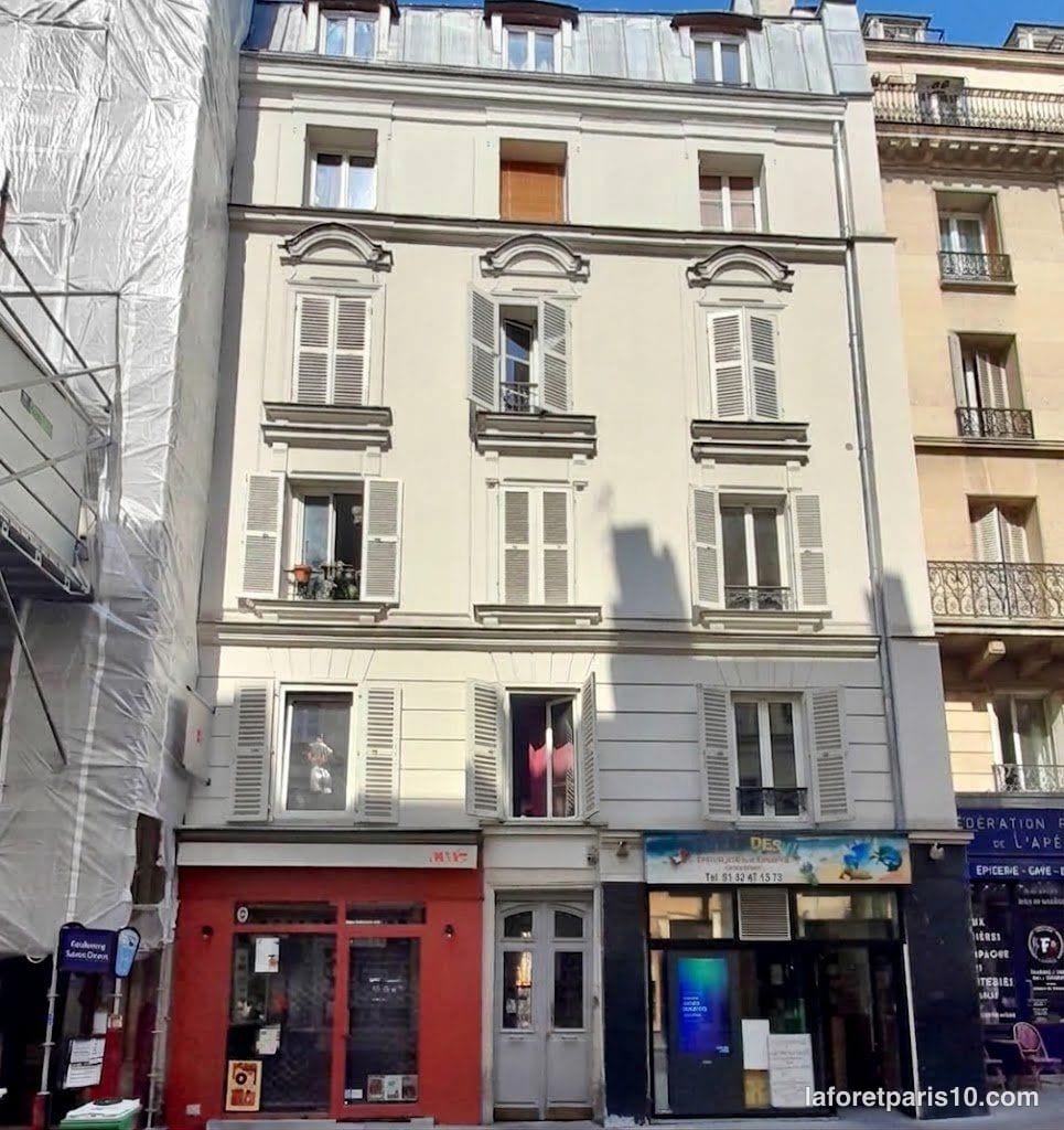 You are currently viewing 4 rue de Paradis, Paris 10e — immeuble du début du XIXe siècle et sa cour pavée