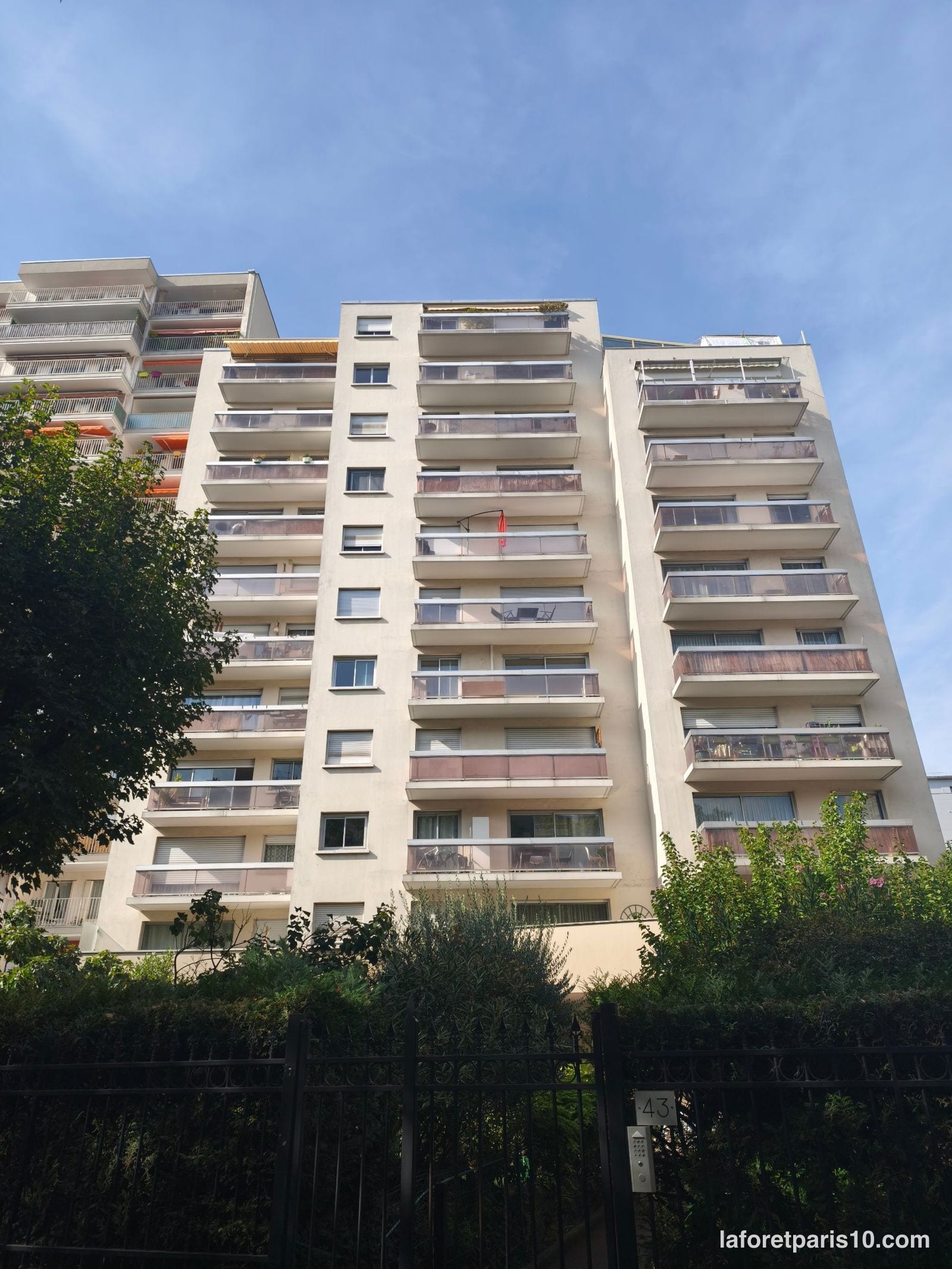 You are currently viewing 43 avenue Jean Jaurès, Paris 19e — résidence des années 1980 près du bassin de la Villette