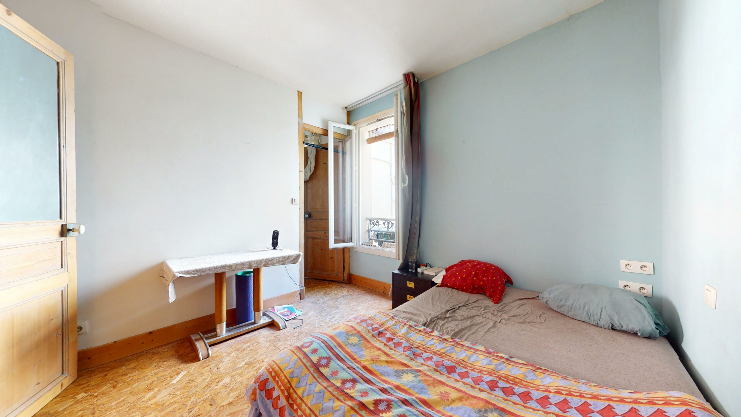 Chambre sur cour — appartement 2 pièces 37 m², rue d'Aubervilliers, Paris 19e