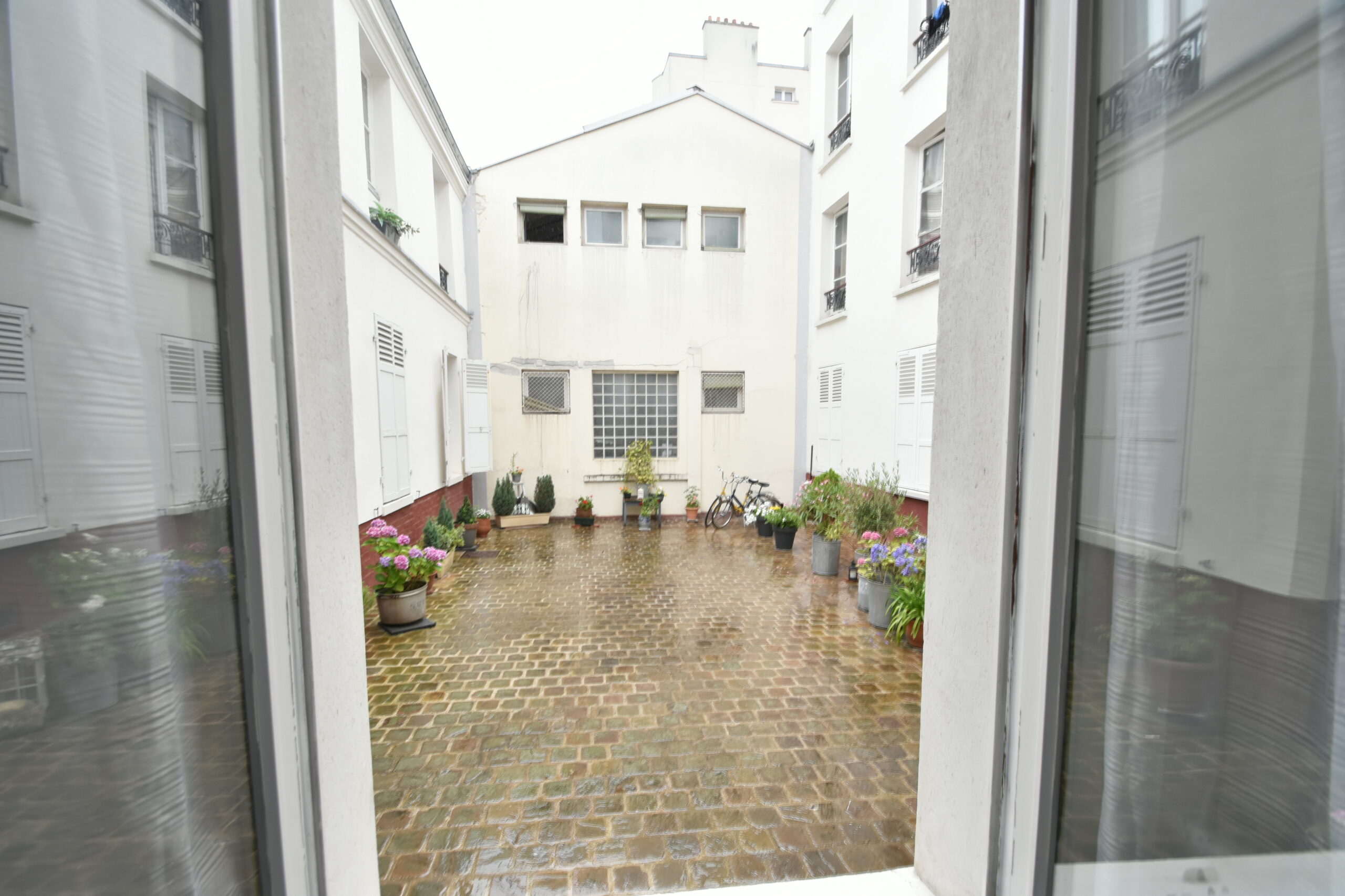Cour de la résidence sécurisée — appartement 2 pièces 27 m², rue d'Aubervilliers, Paris 19e