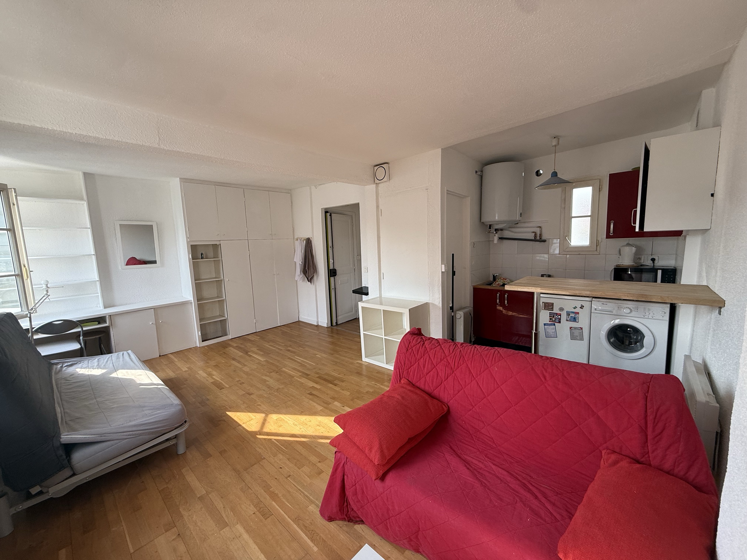 Pièce principale lumineuse — studio 29 m², boulevard Garibaldi, Paris 15e