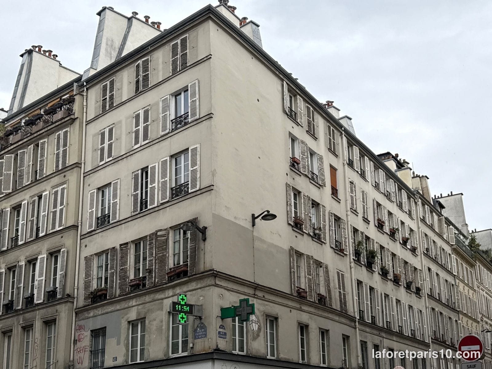 You are currently viewing 1 rue d&rsquo;Enghien, Paris 10e — immeuble d&rsquo;angle avec la rue du Faubourg Saint-Denis