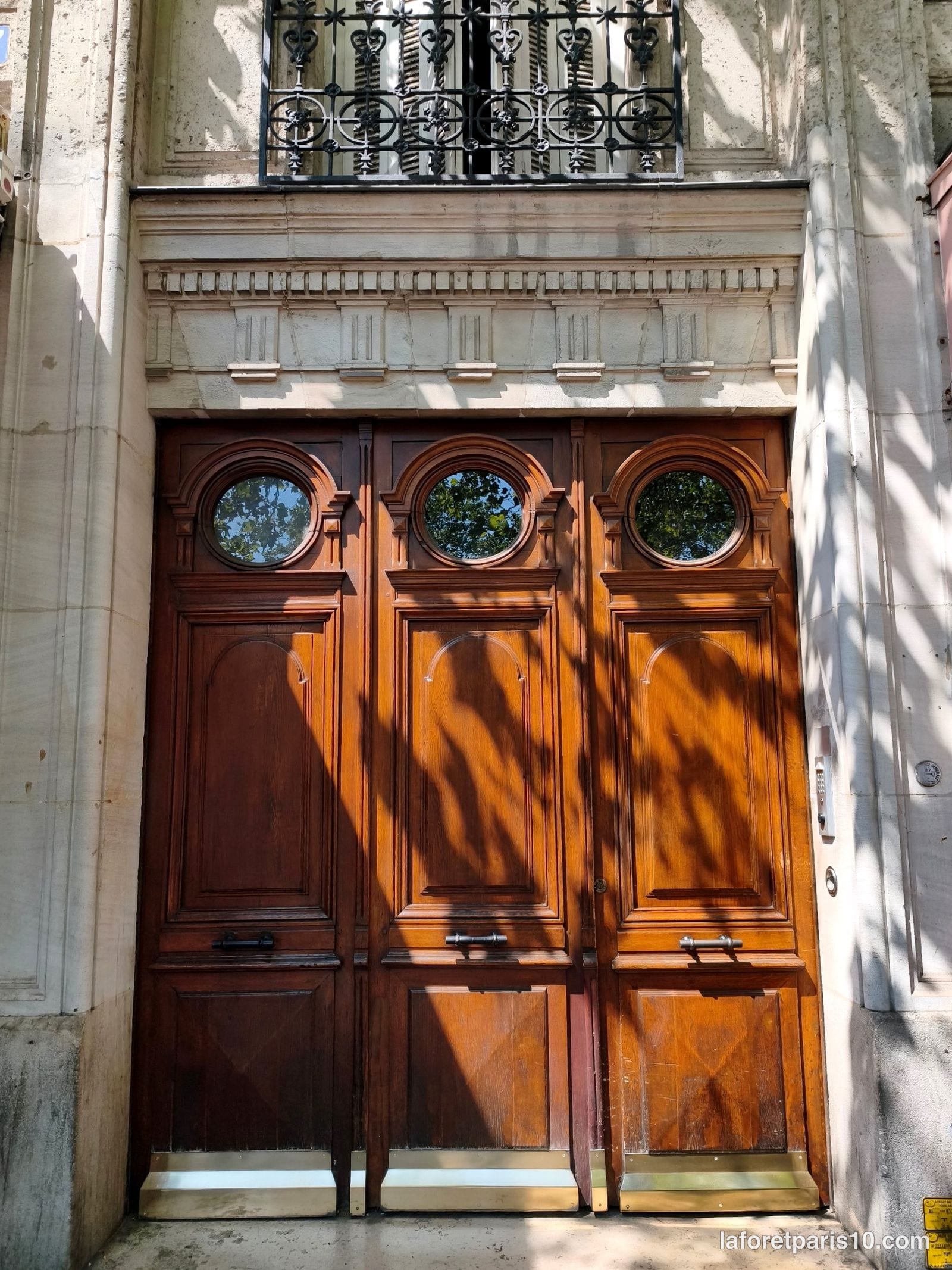 You are currently viewing 109 rue Manin, Paris 19e — immeuble à la porte à oculi