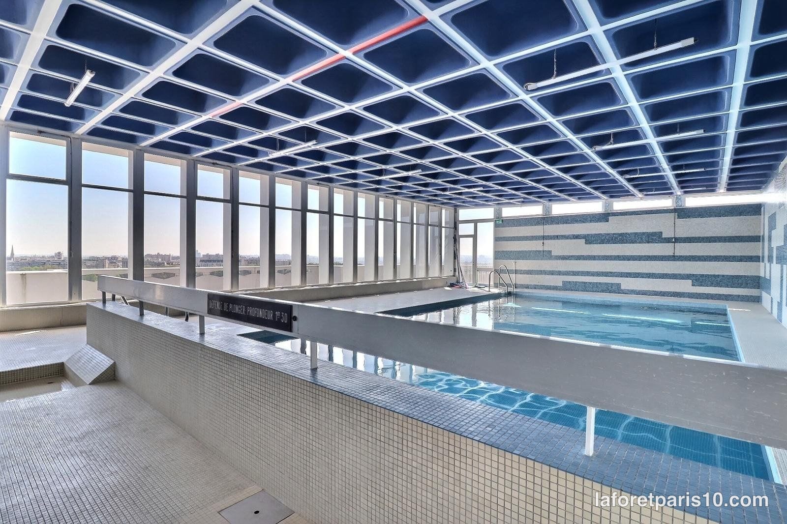 Piscine couverte au dernier étage de la tour du 118-130 avenue Jean Jaurès, Paris 19e