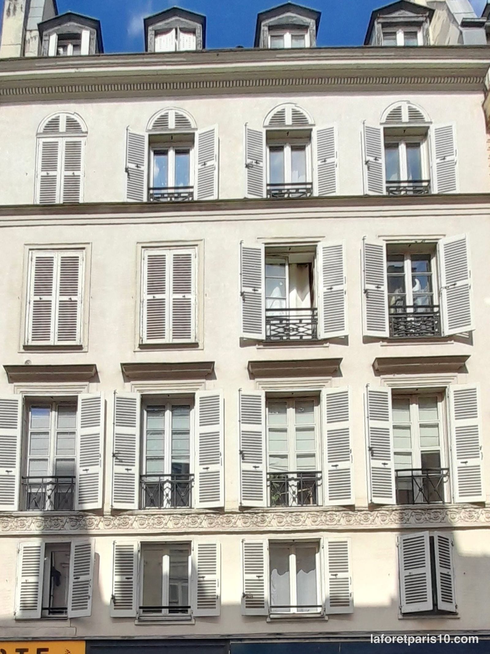 You are currently viewing 12 rue de Paradis, Paris 10e — immeuble de 1860 et ses cours plantées