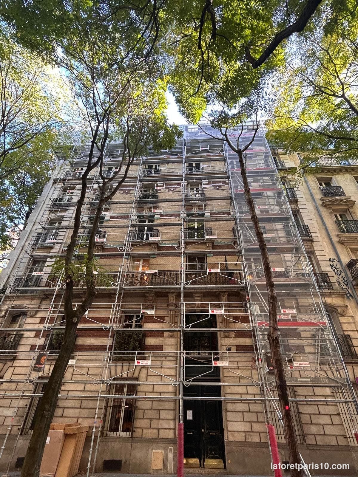 You are currently viewing 12 rue Meynadier, Paris 19e — immeuble en chantier de ravalement