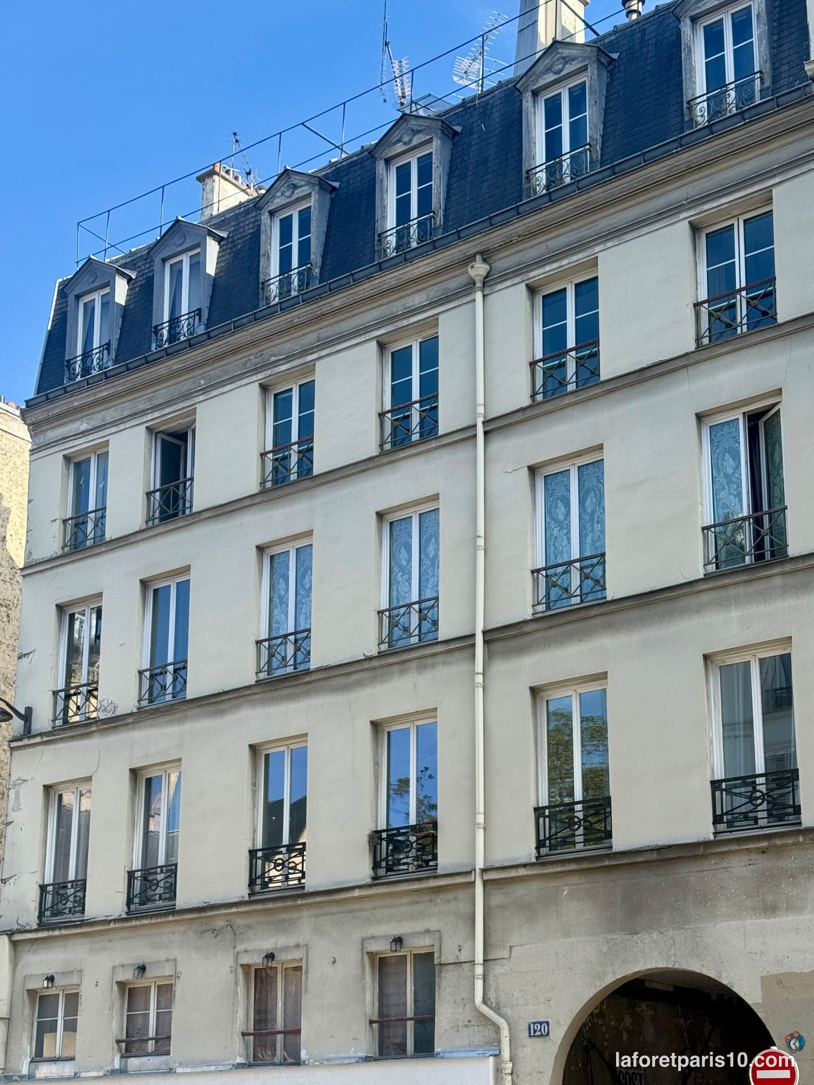 You are currently viewing 120 rue du Faubourg Saint-Martin, Paris 10e — immeuble de 1840 près du square Saint-Laurent