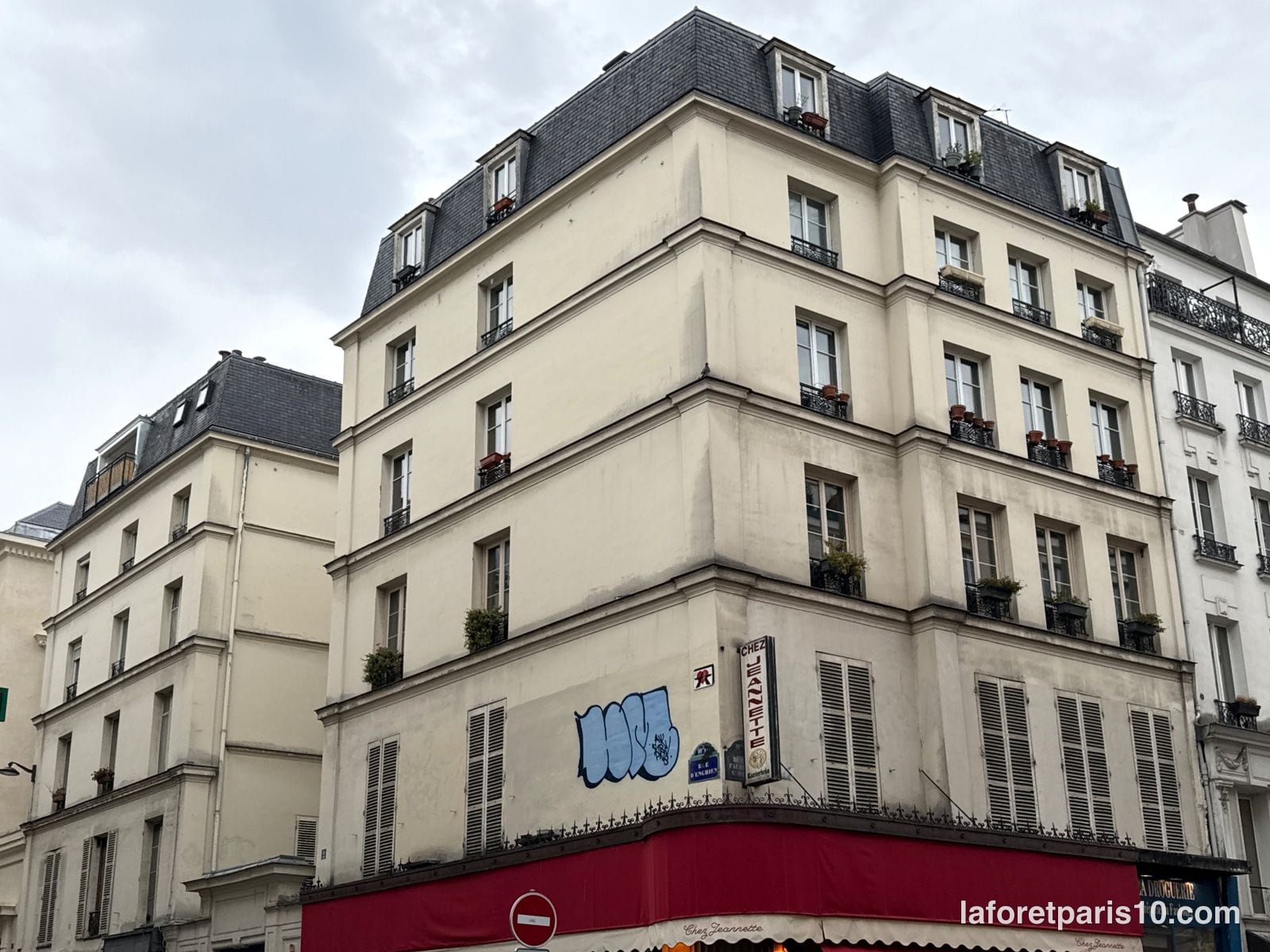 You are currently viewing 2 rue d&rsquo;Enghien, Paris 10e — immeuble d&rsquo;angle sous comble mansardé