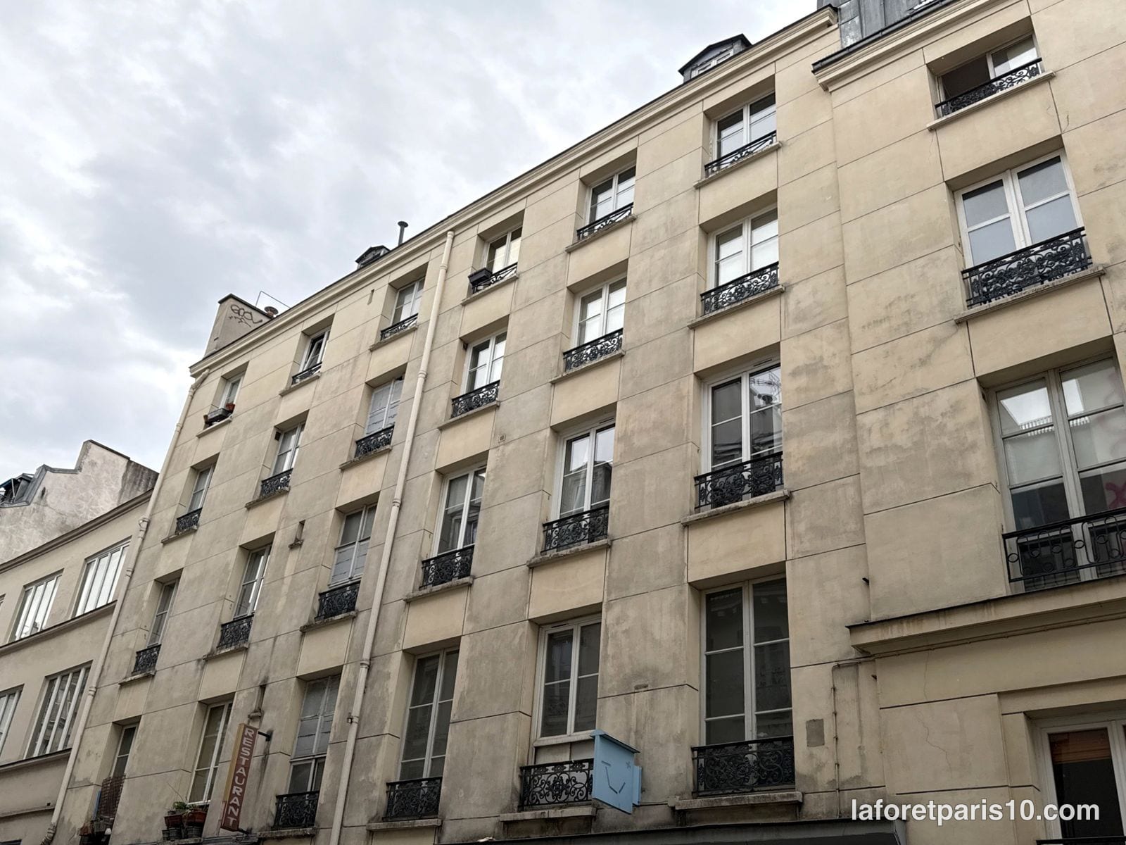 You are currently viewing 2 rue de l&rsquo;Échiquier, Paris 10e — immeuble de 1850 au débouché du faubourg Saint-Denis
