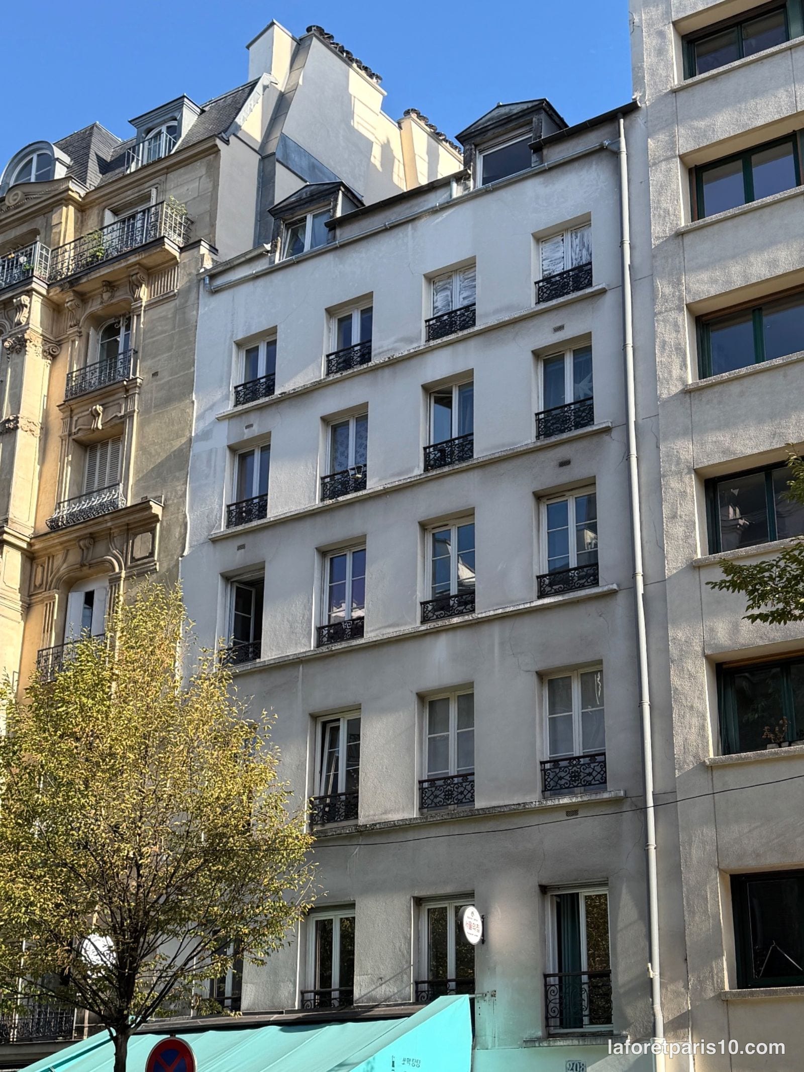 You are currently viewing 208 rue du Faubourg Saint-Martin, Paris 10e — immeuble à façade blanche