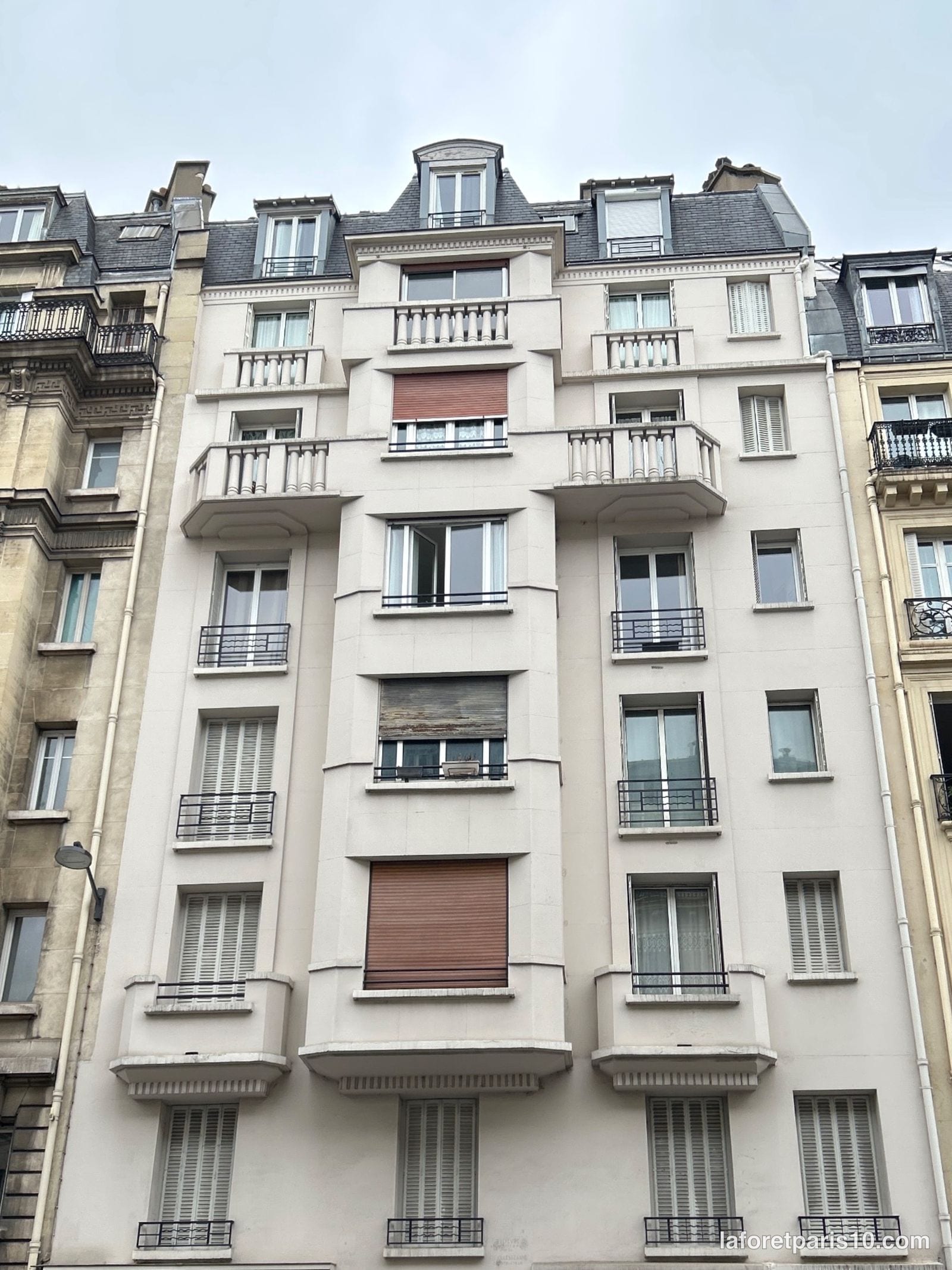 You are currently viewing 229 rue La Fayette, Paris 10e — immeuble à bow-windows, traversant vers le faubourg Saint-Martin
