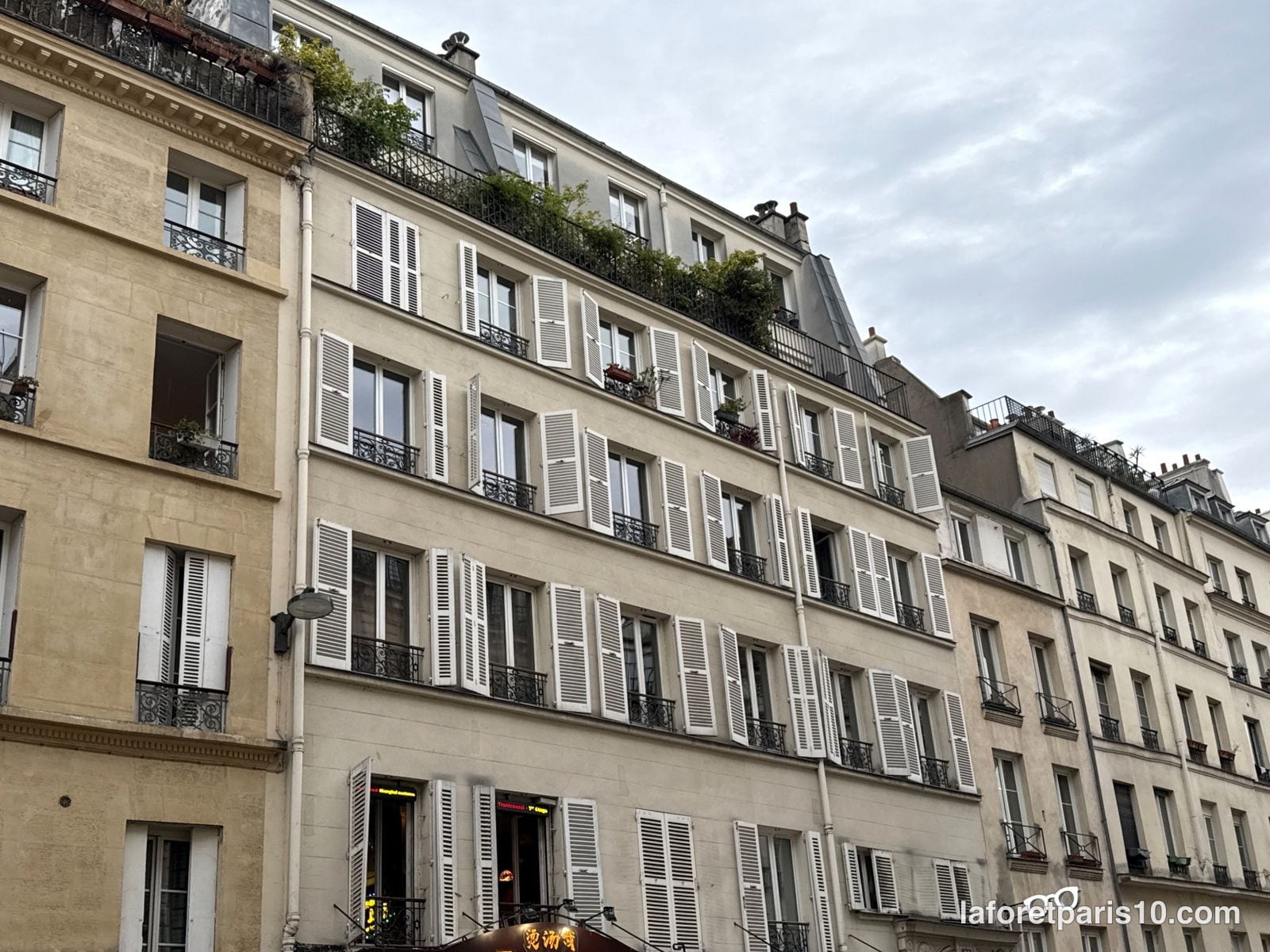 You are currently viewing 23 rue du Faubourg Saint-Denis, Paris 10e — immeuble à persiennes antérieur à 1800