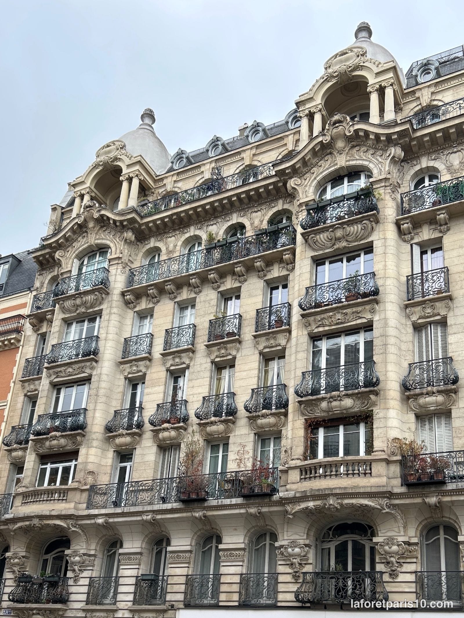 You are currently viewing 231 bis rue La Fayette, Paris 10e — immeuble Belle Époque à dômes