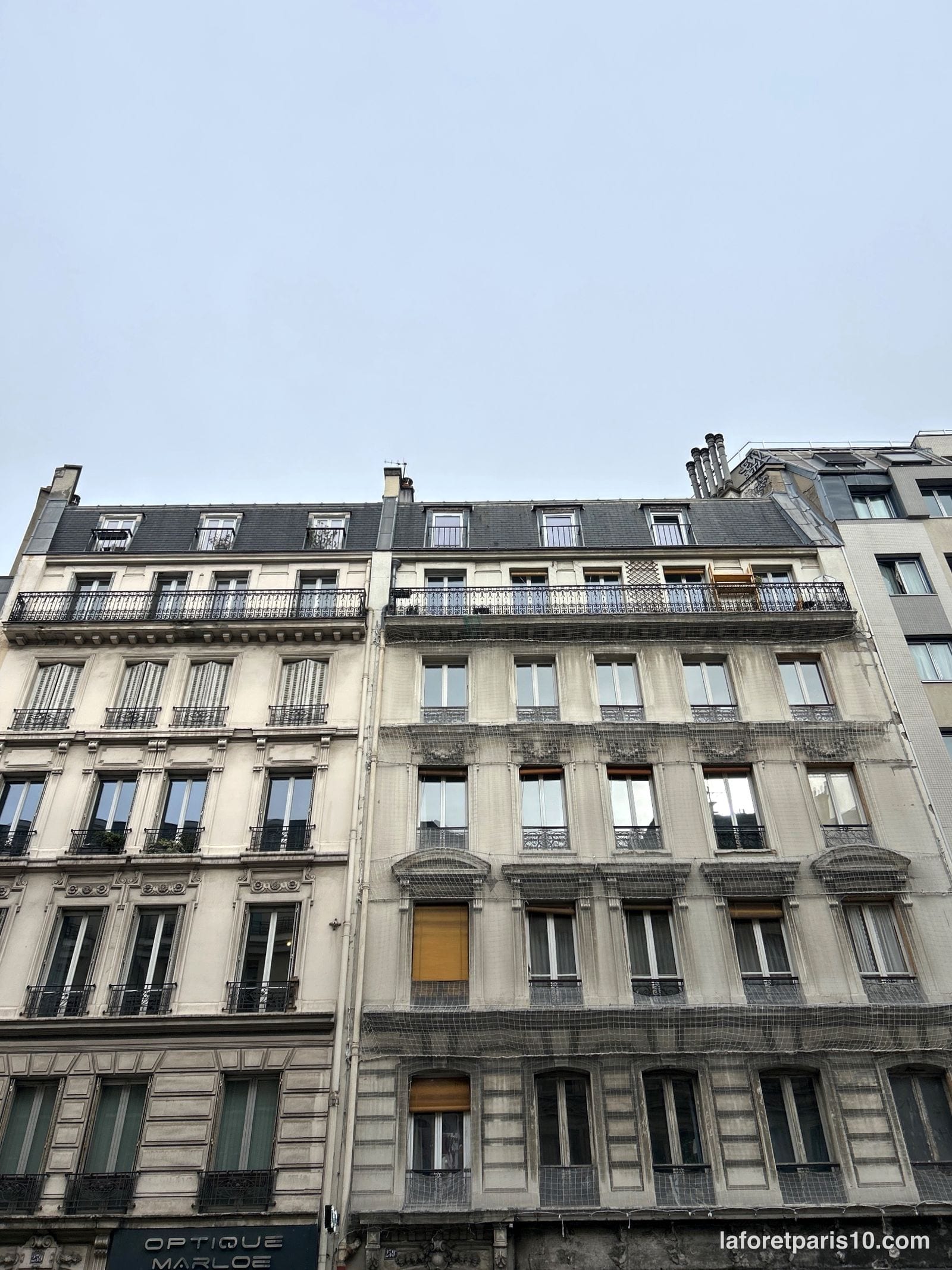 You are currently viewing 239 bis rue La Fayette, Paris 10e — immeuble à deux balcons filants