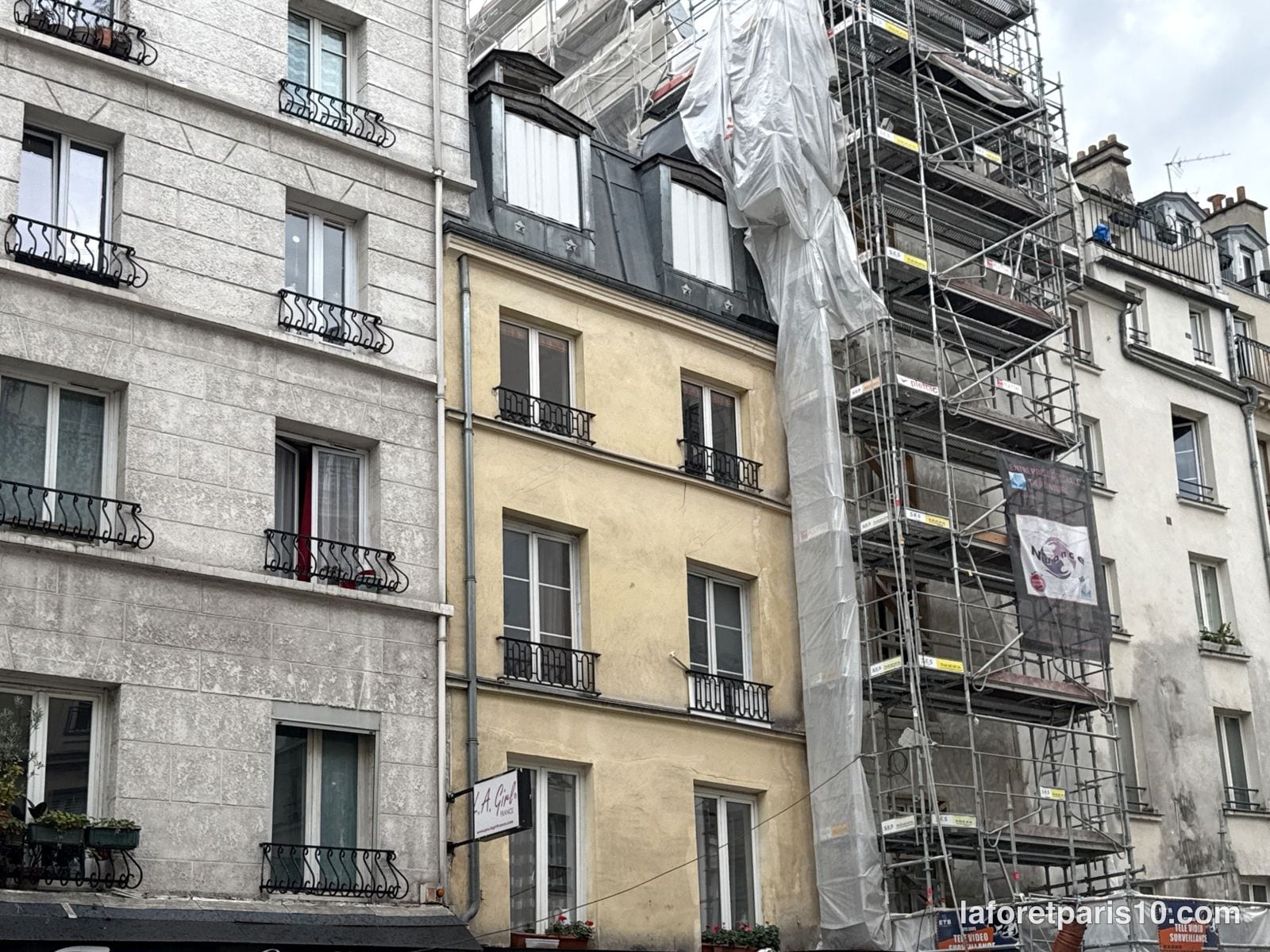 You are currently viewing 28 rue du Faubourg Saint-Martin, Paris 10e — immeuble du XVIIIe siècle