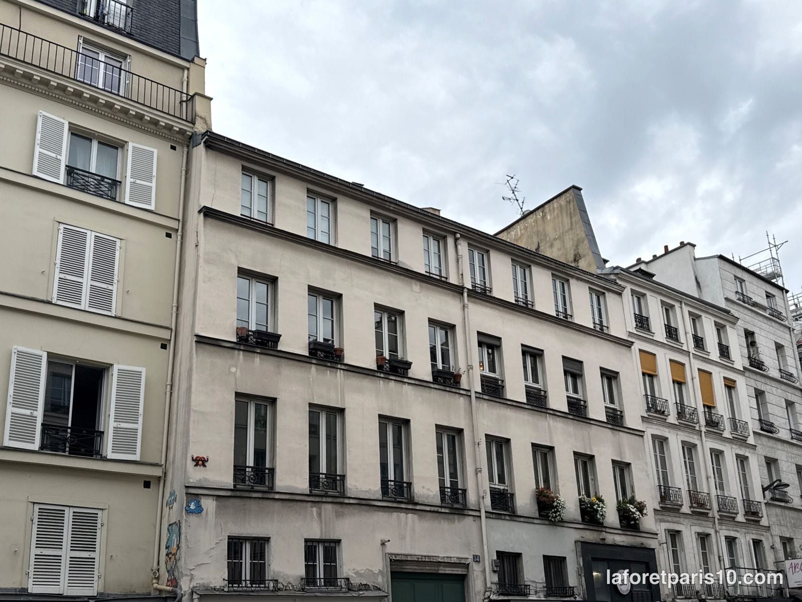 You are currently viewing 34 rue du Faubourg Saint-Martin, Paris 10e — immeuble du XVIIIe siècle