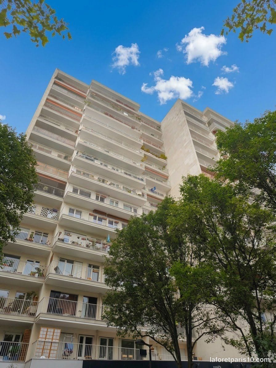 You are currently viewing 37 avenue Jean Jaurès, Paris 19e — résidence de 1971 entre l&rsquo;avenue et le quai de la Loire