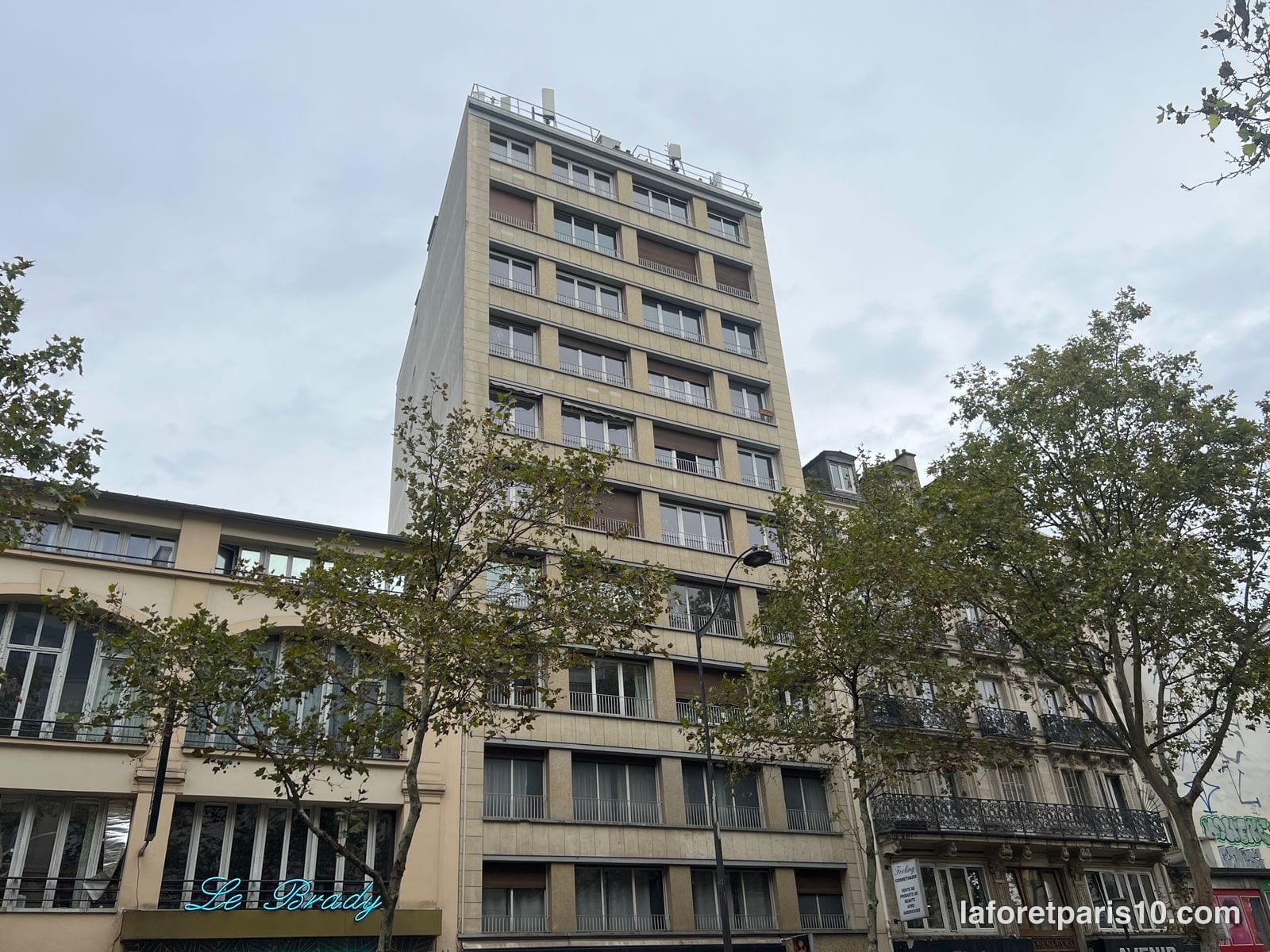 You are currently viewing 41 boulevard de Strasbourg, Paris 10e — immeuble de 1967, à côté du cinéma Le Brady