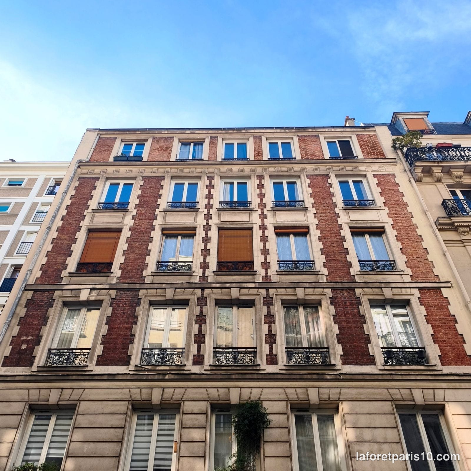You are currently viewing 41 rue Cavendish, Paris 19e — immeuble de brique rouge