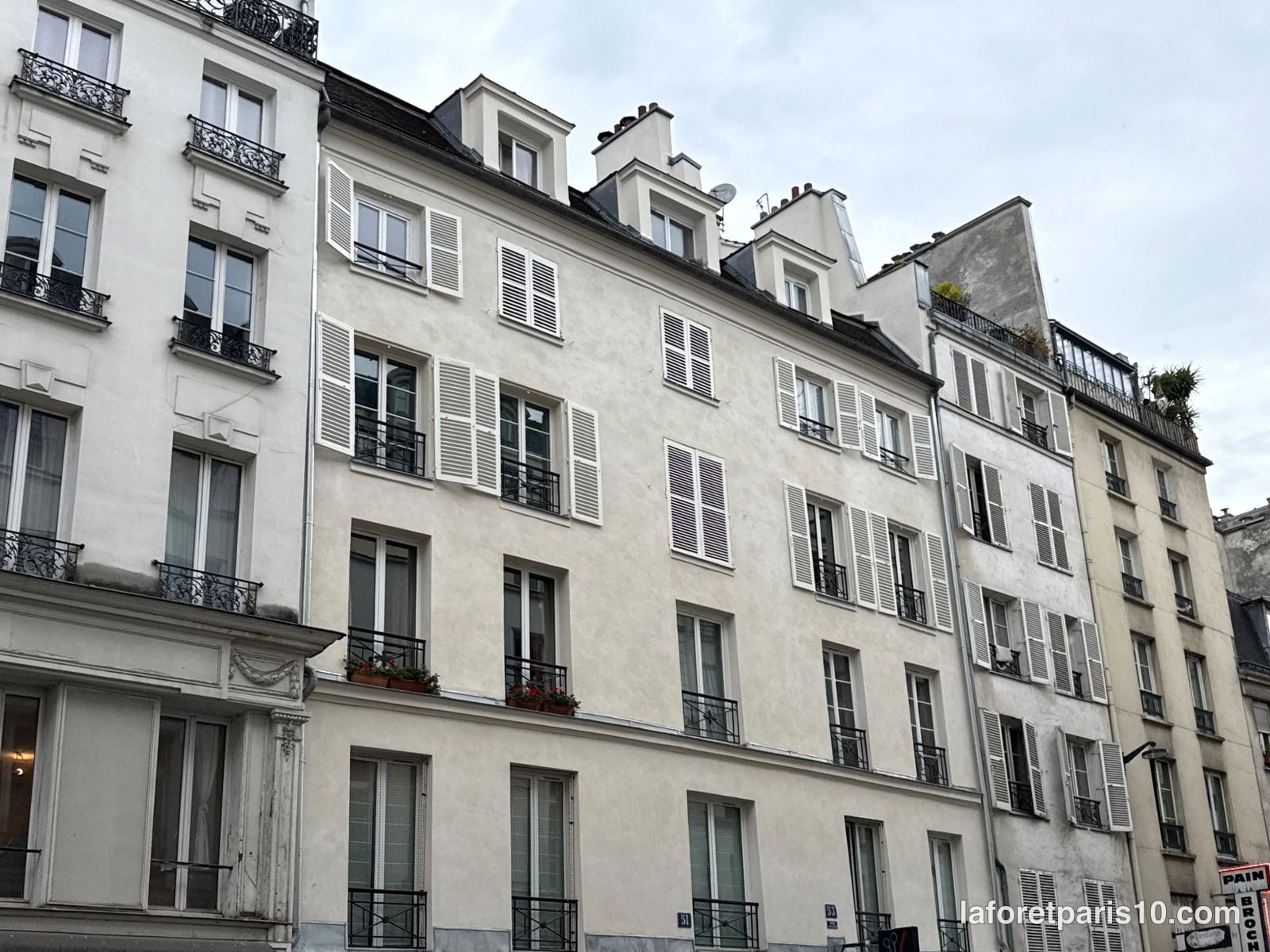 You are currently viewing 51 rue du Faubourg Saint-Denis, Paris 10e — immeuble du XVIIIe siècle
