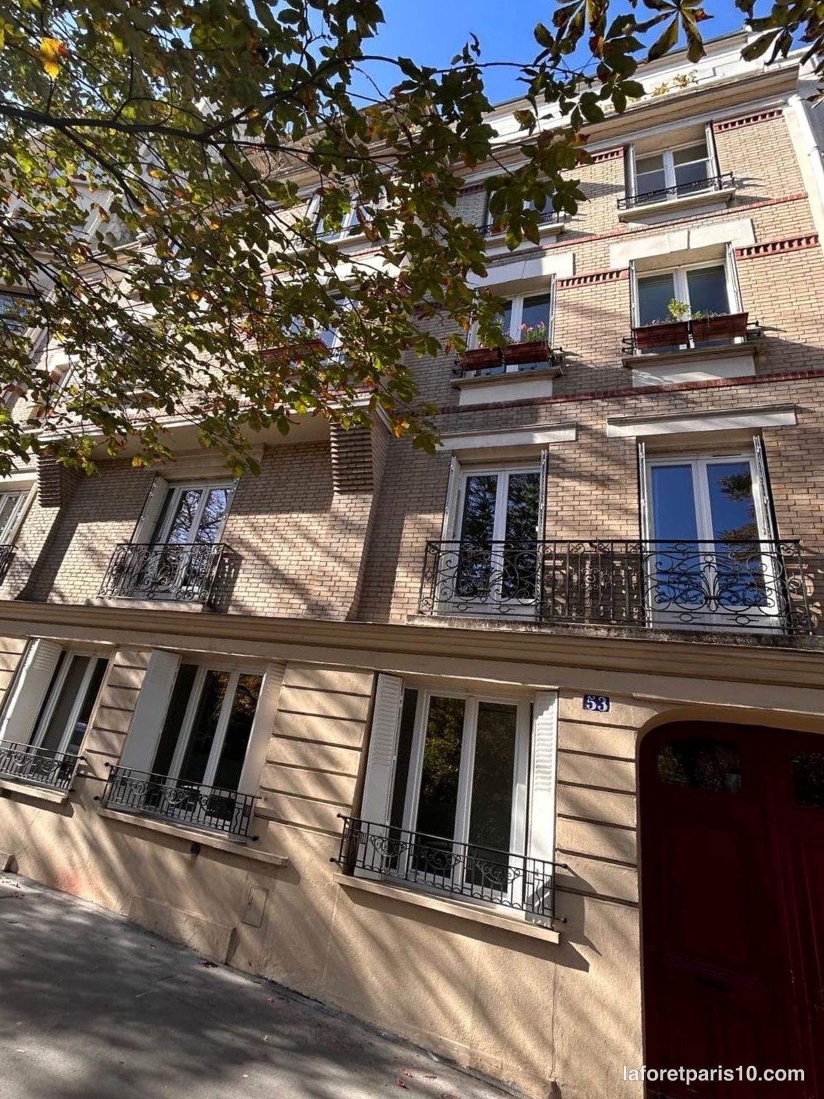 You are currently viewing 53 rue Manin, Paris 19e — immeuble de brique et pierre