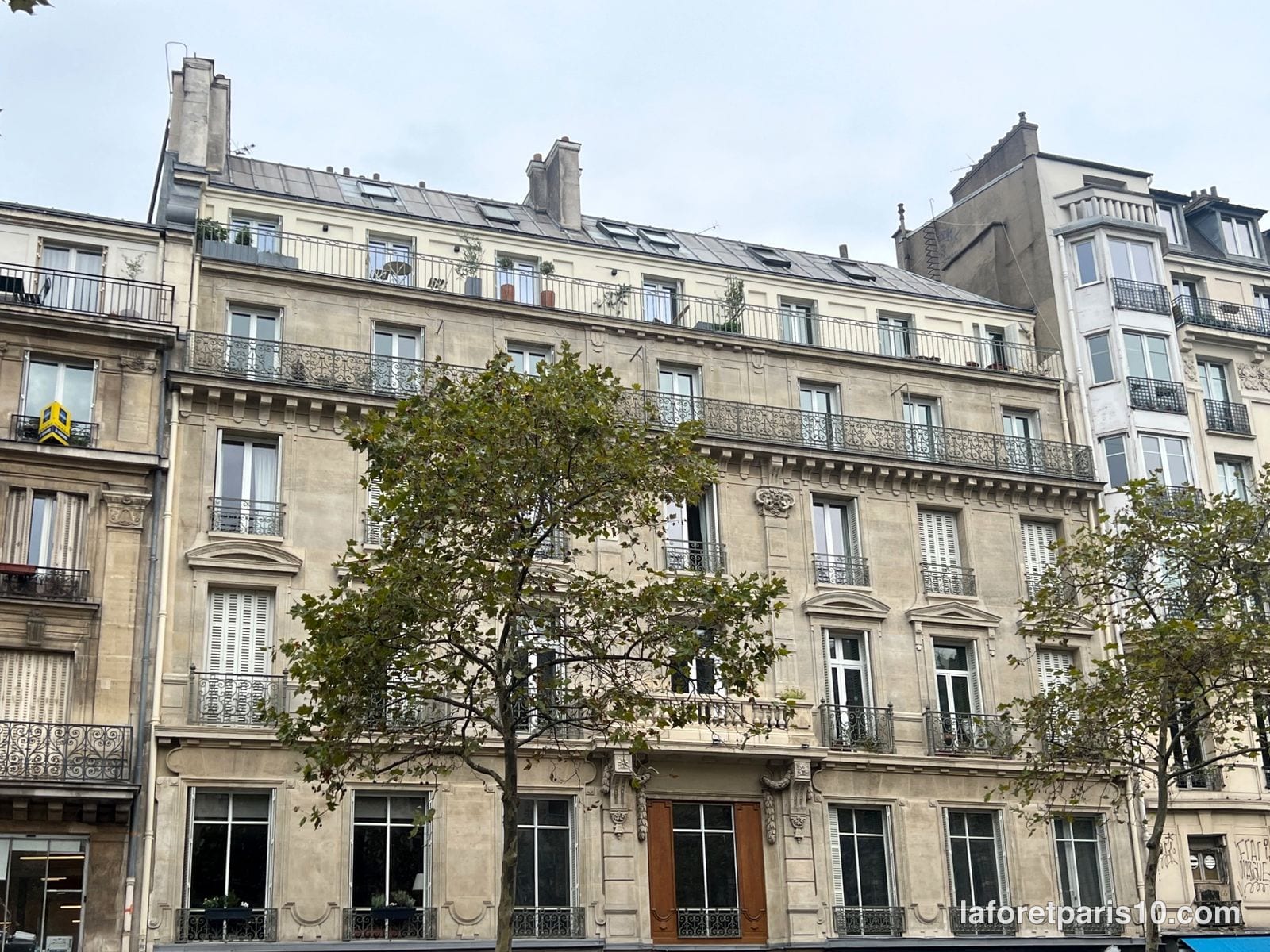 You are currently viewing 55 boulevard de Strasbourg, Paris 10e — immeuble à deux balcons filants