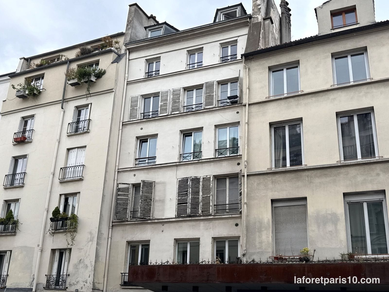 You are currently viewing 60 rue du Faubourg Saint-Denis, Paris 10e — immeuble antérieur à 1800 et sa cour plantée