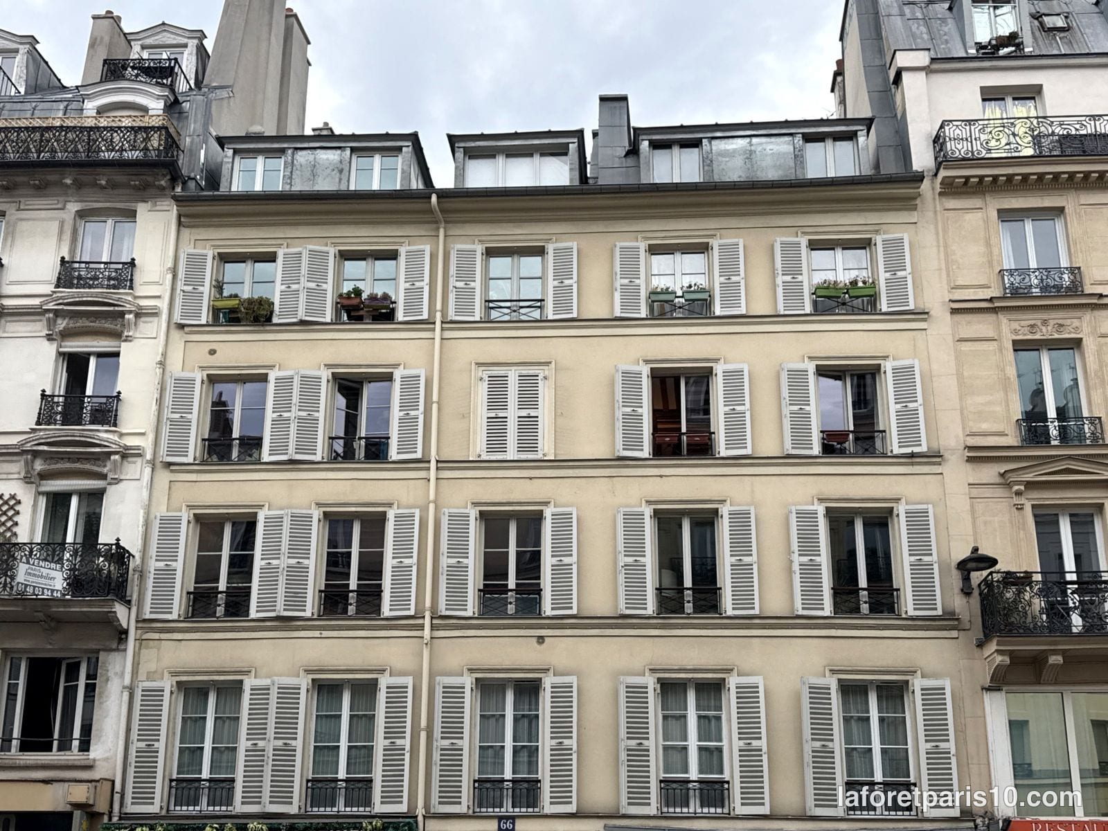 You are currently viewing 66 rue du Faubourg Saint-Martin, Paris 10e — immeuble de 1820 à persiennes