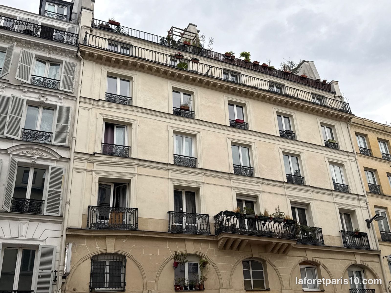You are currently viewing 67 rue du Faubourg Saint-Denis, Paris 10e — immeuble à arcades