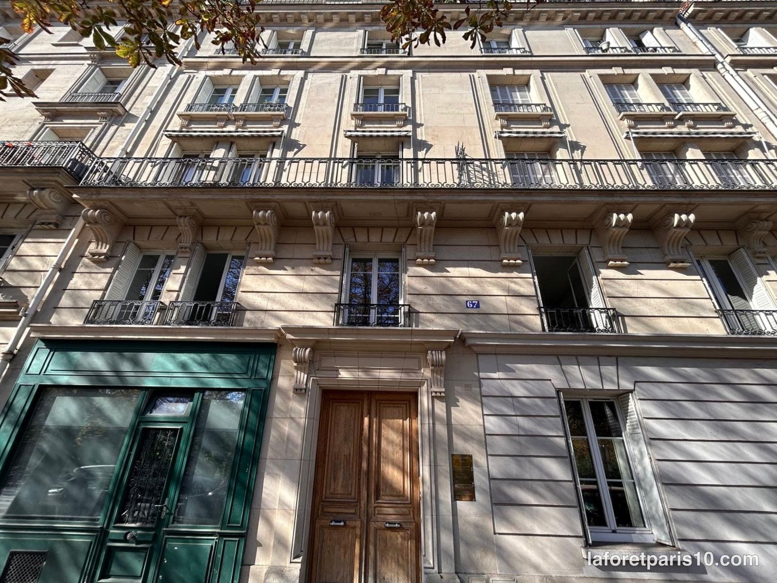You are currently viewing 67 rue Manin, Paris 19e — immeuble en pierre de taille à balcons filants